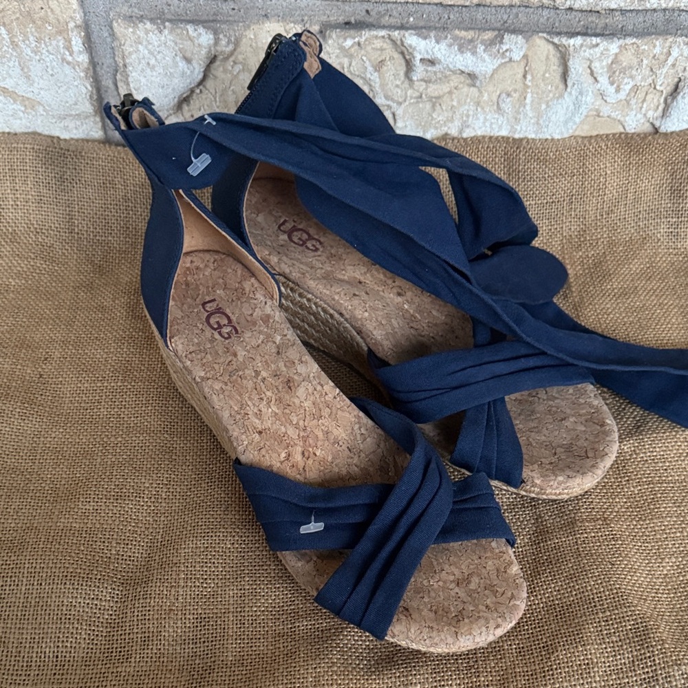 UGG Traci espadrille wedge sandal navy blue fabric cork wedge Size 6.5